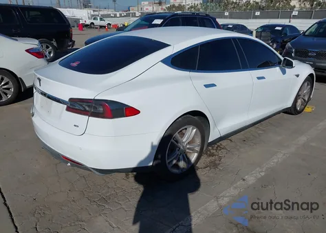 2013 Tesla Model S из США, поврежденный, VIN 5YJSA1CN3DFP22010